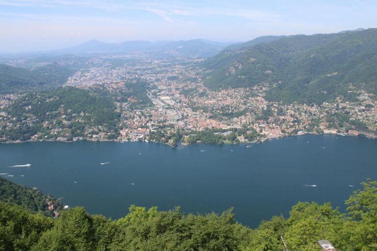 A breathtaking aerial view of Lake Como and surrounding mountains in Italy.