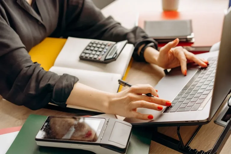 Contabilidade cobra por CNPJ ou por movimento da empresa?