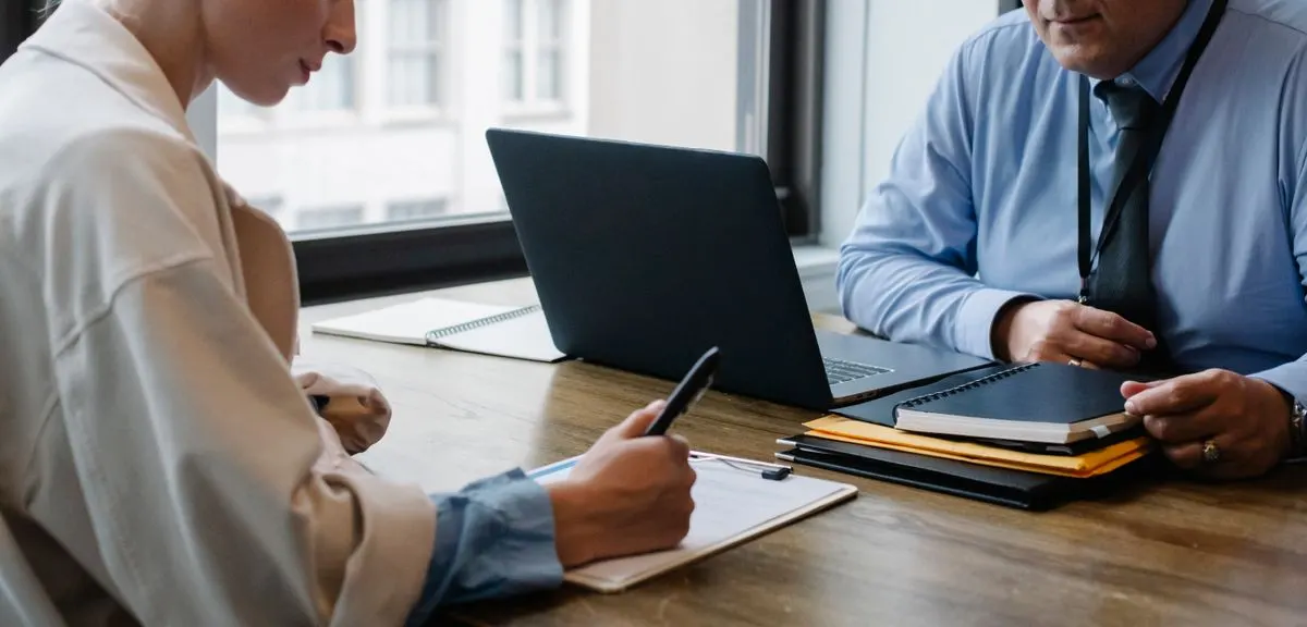 O que a contabilidade pede para abrir uma empresa com dois sócios?