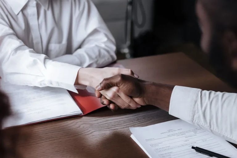 Preciso avisar o contador atual antes de trocar de contabilidade?